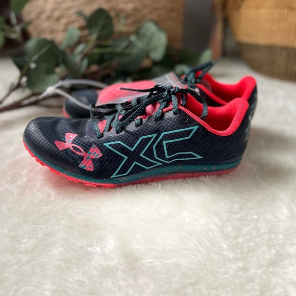 Under Armour Black and Red Athletic Shoes
Unisex Cross Country Shoes - Picture 5 of 10